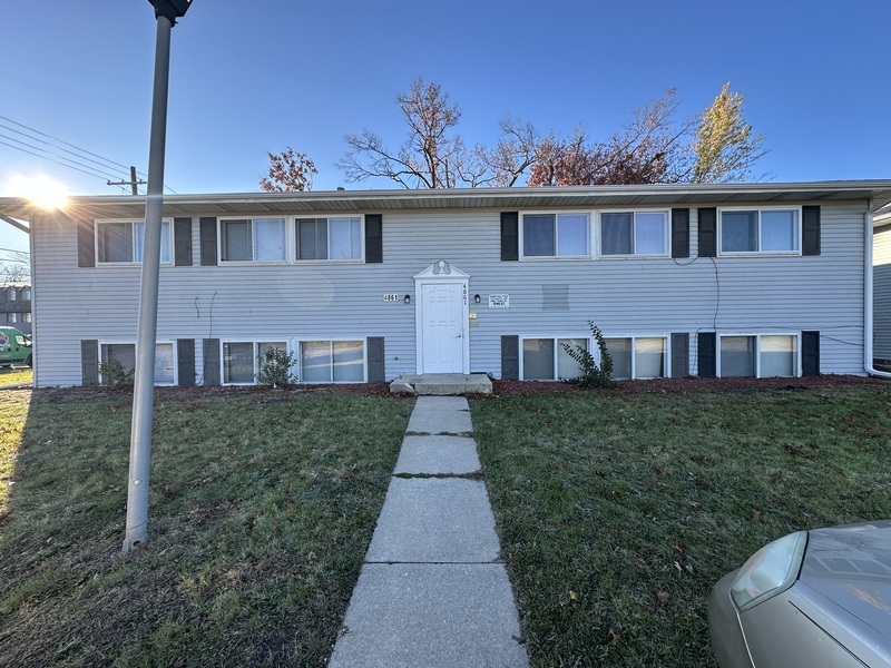 4861 Tama St #2
